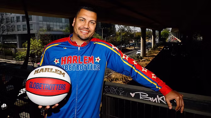 Orlando Meléndez during his Harlem Globetrotters chapter
